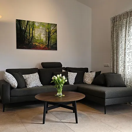 Mit Terrasse Und Garten Suedeifel By Interhome Nyaraló Biersdorf