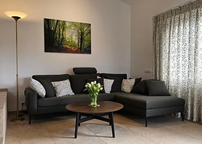 Mit Terrasse Und Garten Suedeifel By Interhome Vakantiehuis Biersdorf